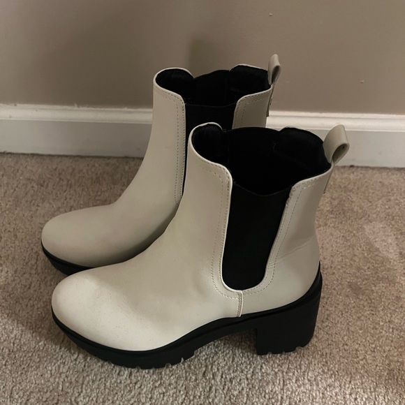 Nine West Womens Quies Chelsea Heeled Booties 👢 - Picture 3 of 15